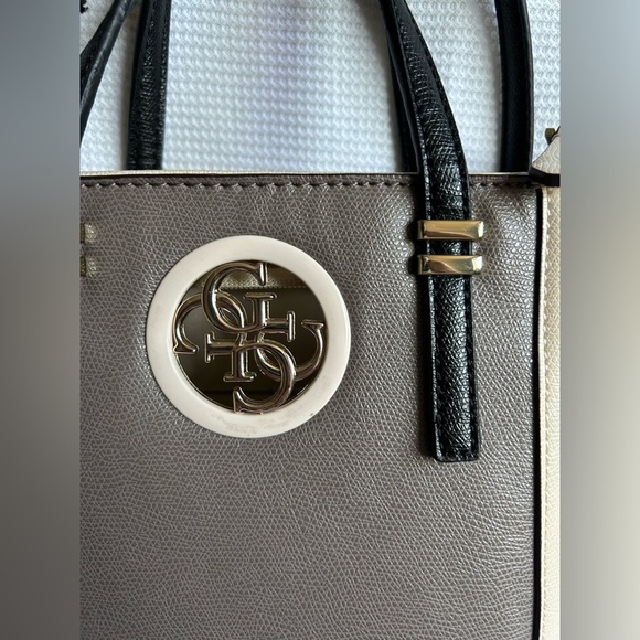 Guess,Colorblock Handbag, mini bag, tow time, stylish - Picture 2 of 5